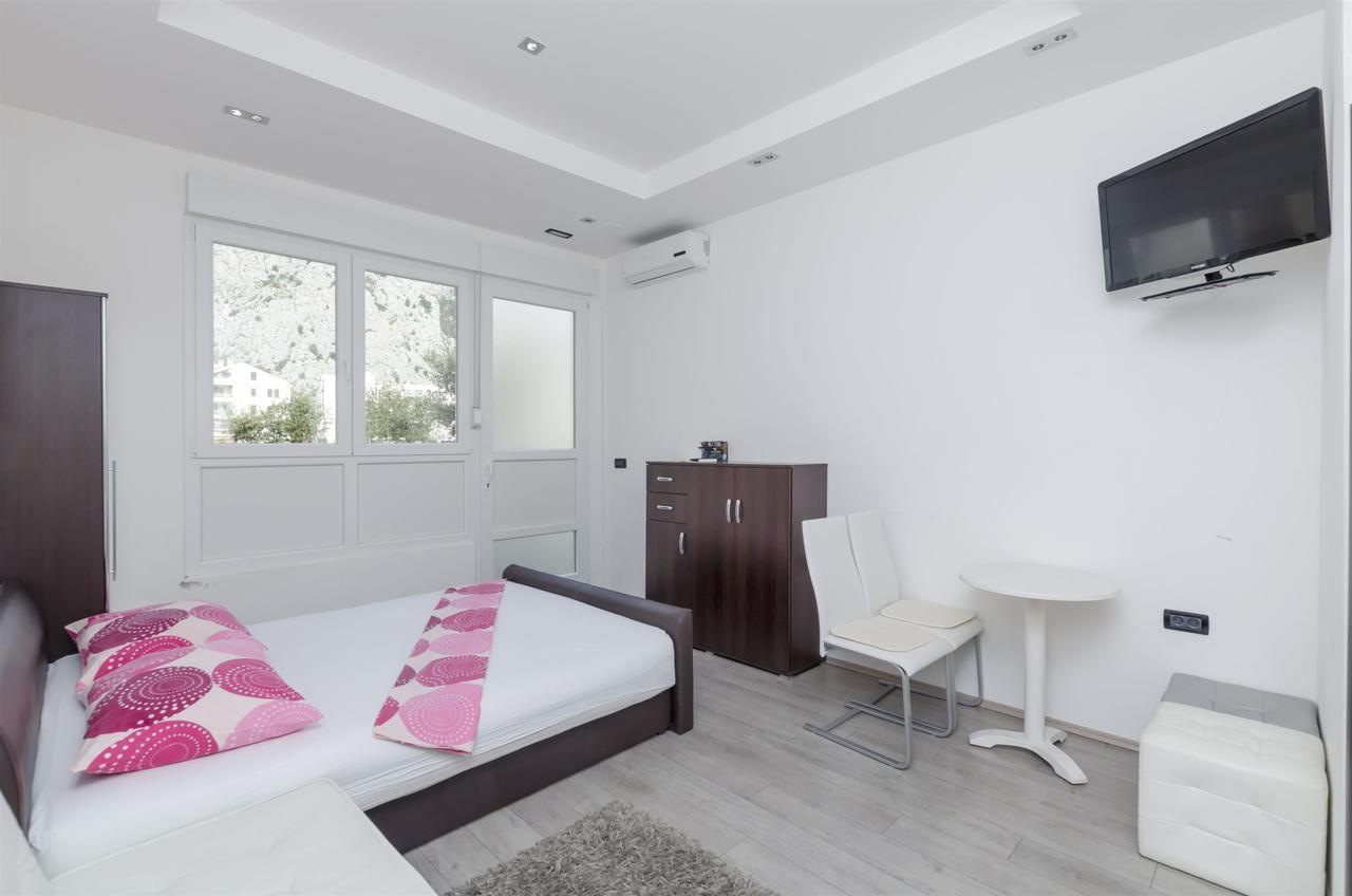 Apartment Antonela Omiš Esterno foto